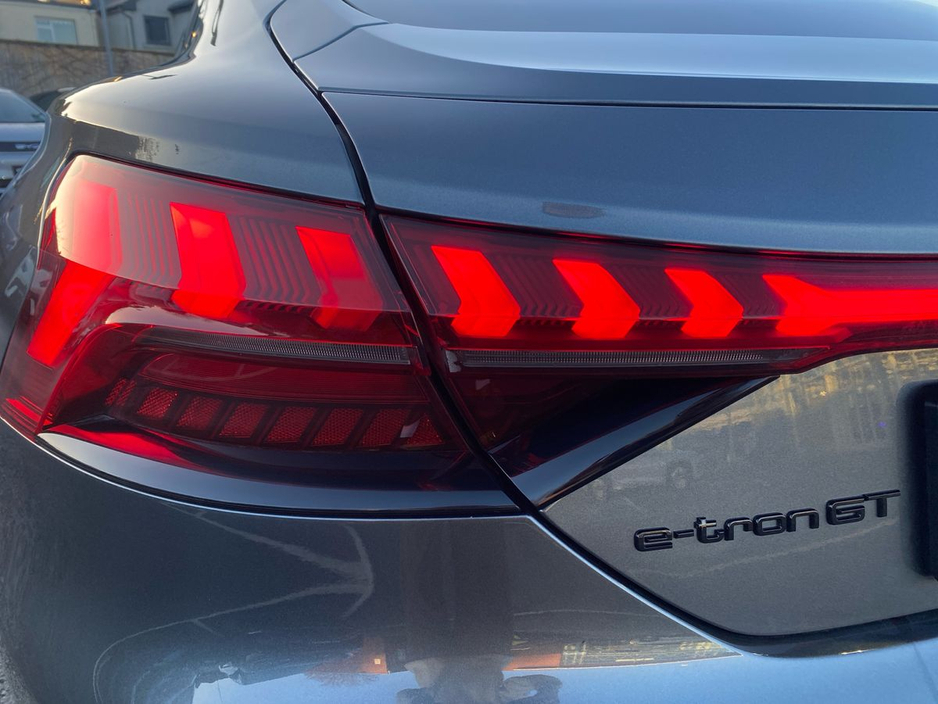 2022 Audi e-tron - image 20