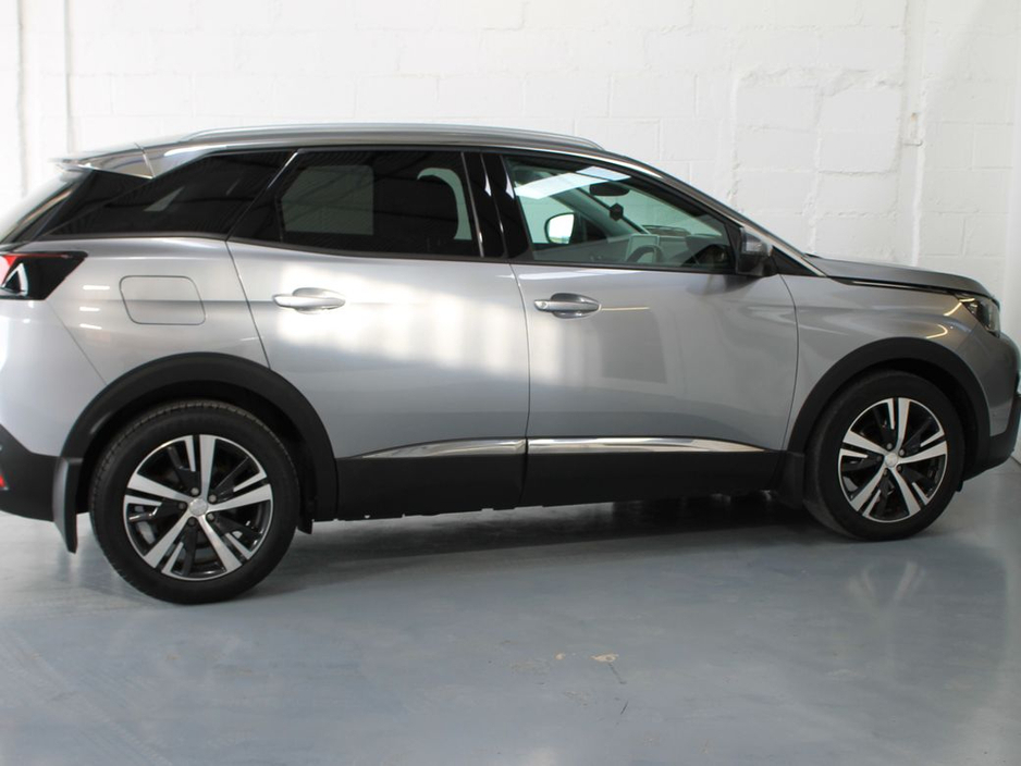2019 Peugeot 3008 - image 5