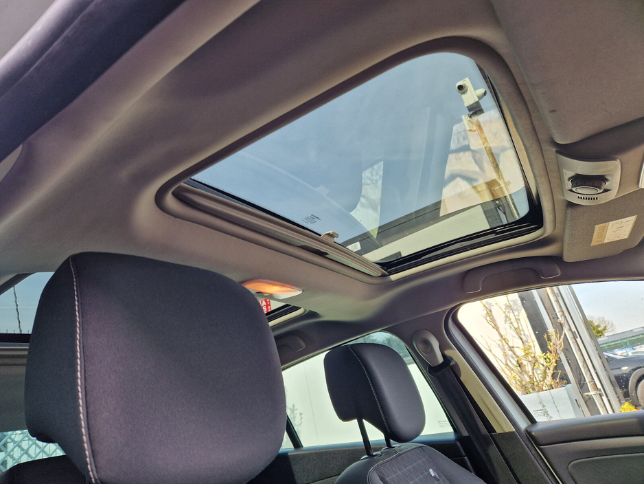 2016 Renault Megane - image 10