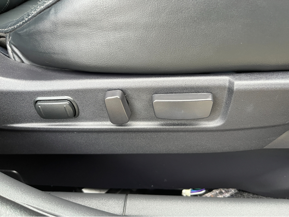 2020 Mitsubishi Outlander - image 12