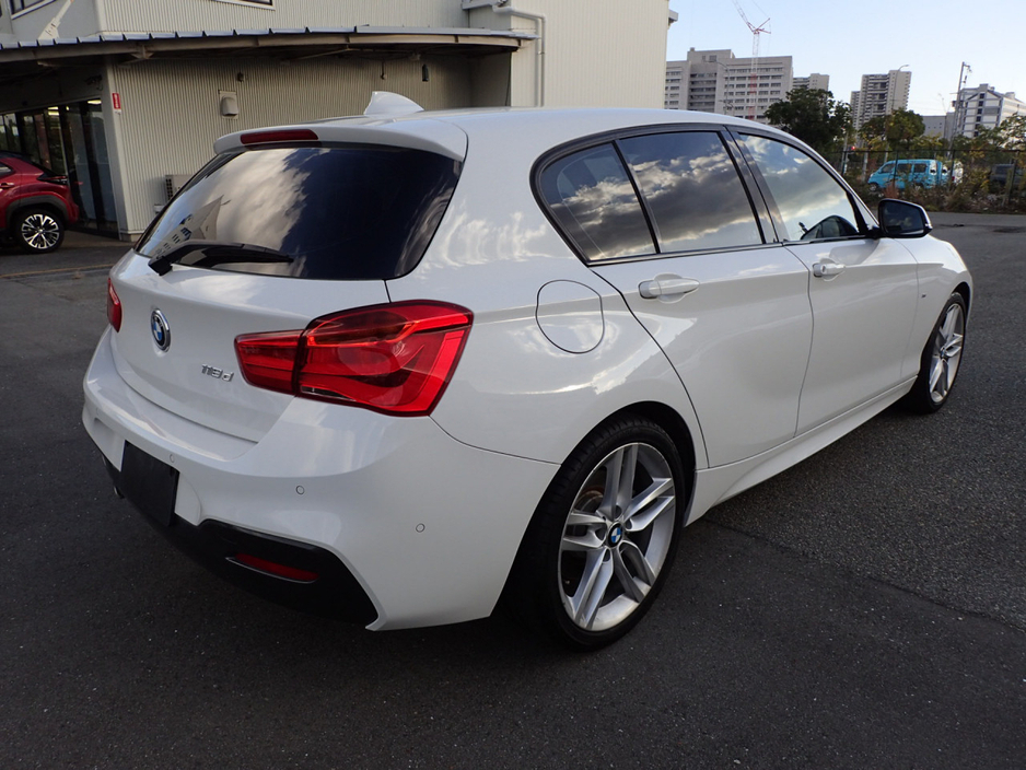 2017 BMW 1 Series - image 2