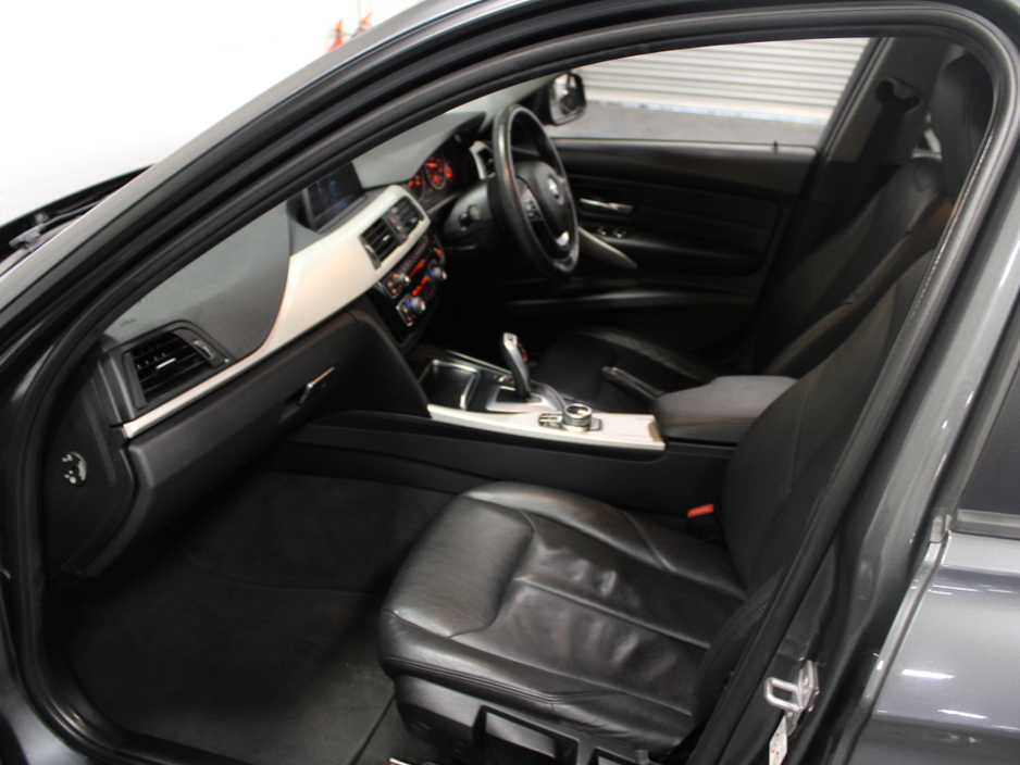 2018 BMW 3 Series - image 31