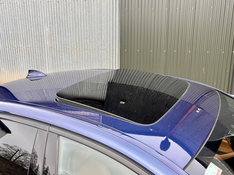 2020 BMW 5 Series - image 10