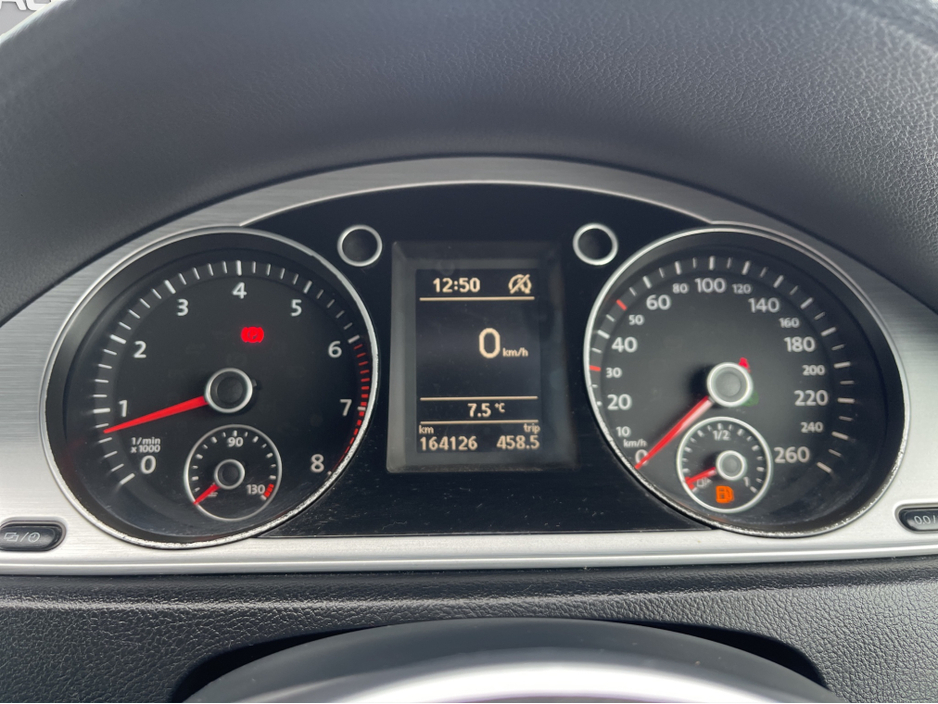 2015 Volkswagen Passat - image 16