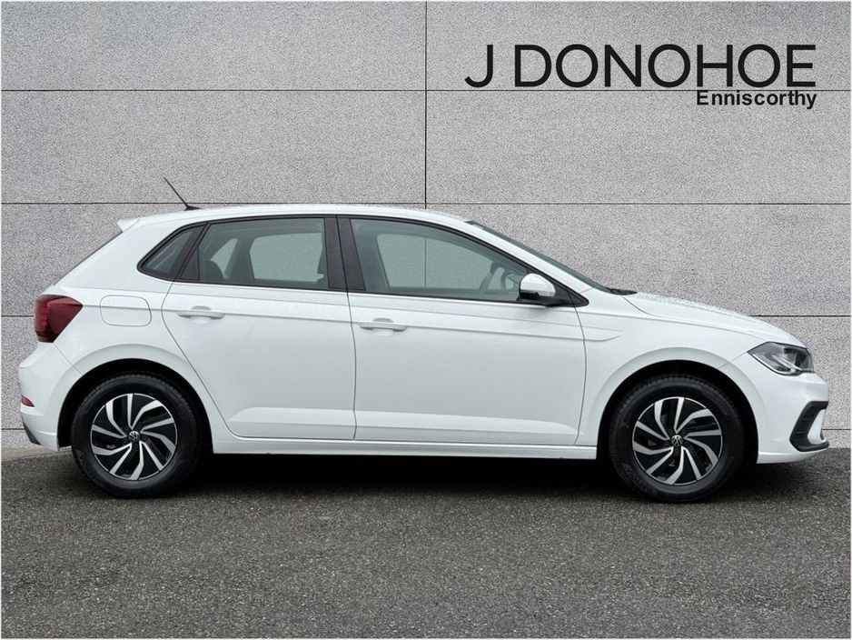 2022 Volkswagen Polo - image 3