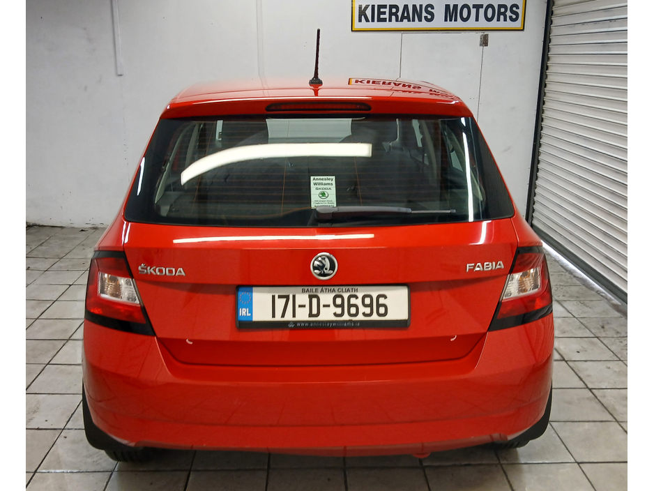 2017 Skoda Fabia - image 3