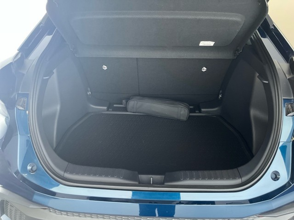 2024 Toyota C-HR - image 10