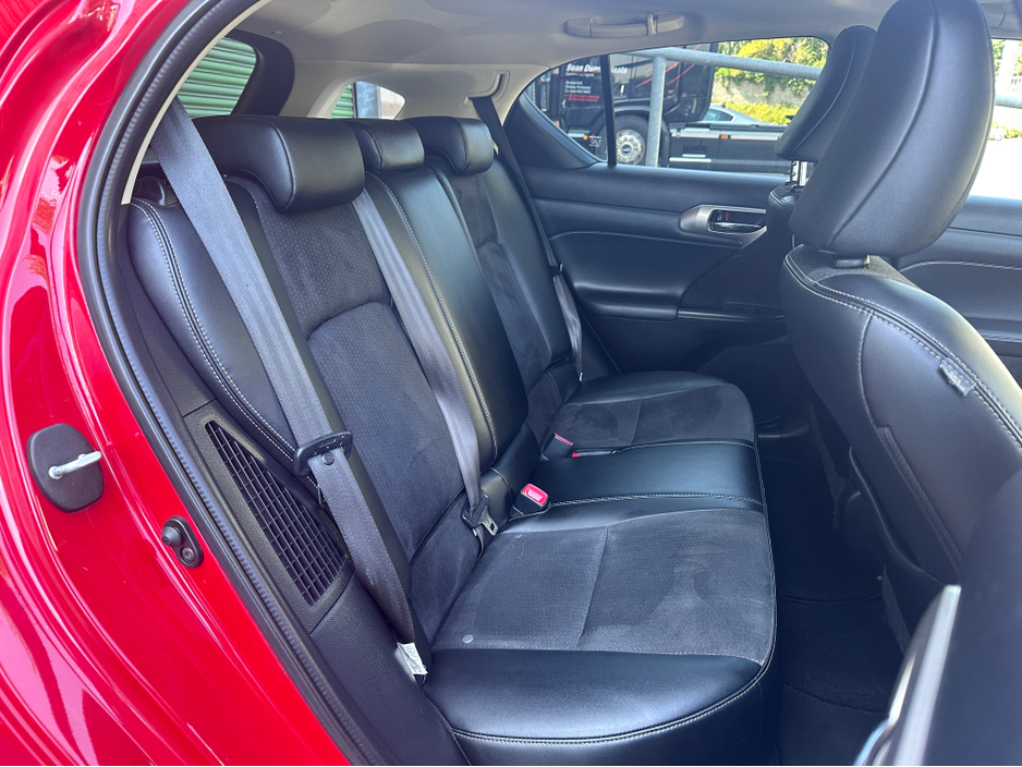 2016 Lexus CT 200 h - image 8