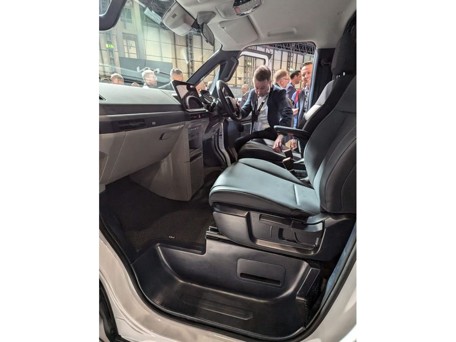 2026 Kia PV5 - image 22