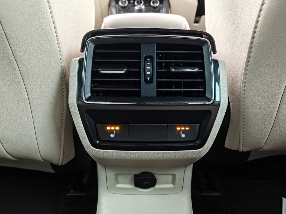 2023 Skoda Karoq - image 11