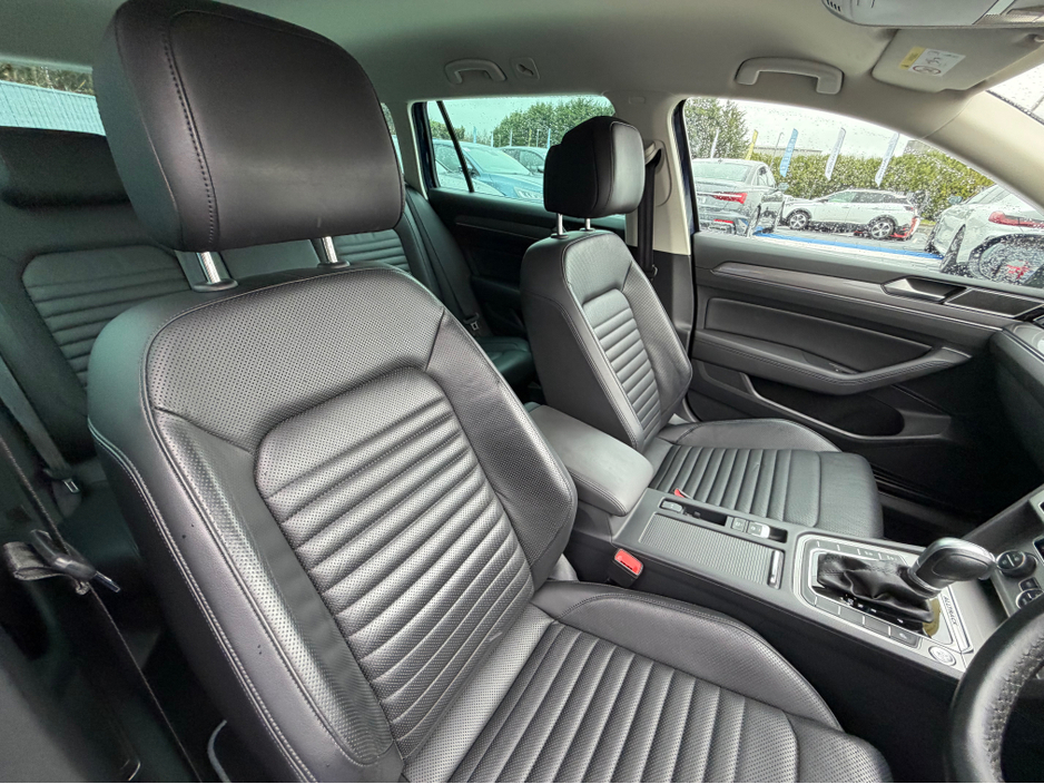 2020 Volkswagen Passat - image 13