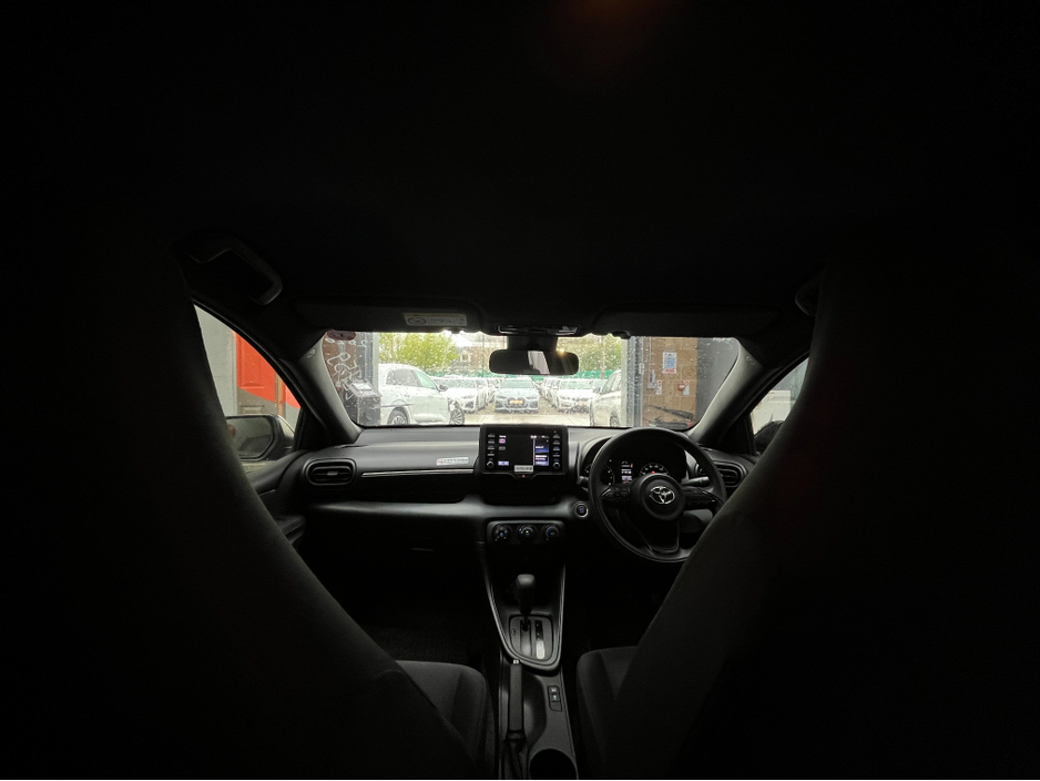 2020 Toyota Yaris - image 11