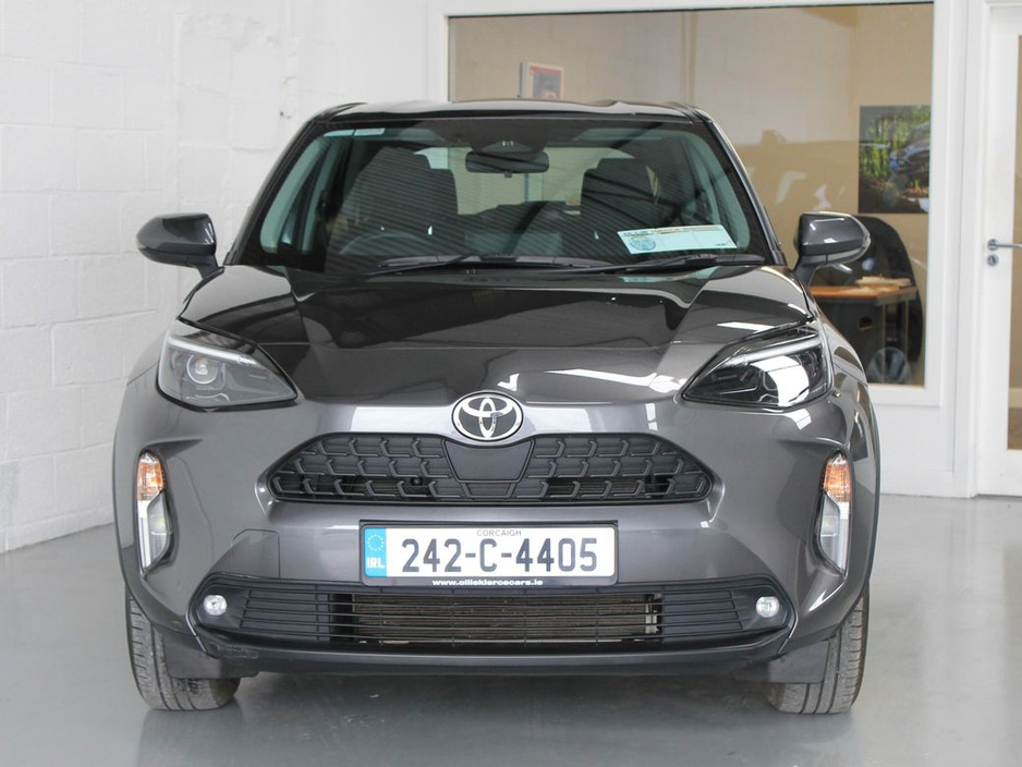 2024 Toyota Yaris - image 2