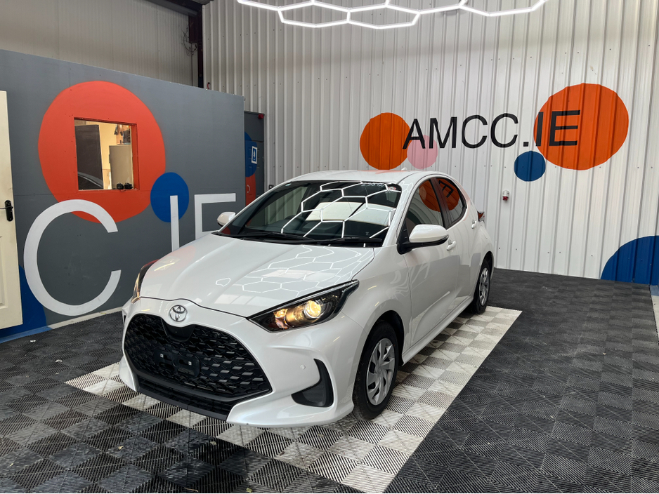 2024 Toyota Yaris YARIS AUTOMATIC 1.0 PETROL / 7k KMs / REVERSE CAMERA & MORE €20,950