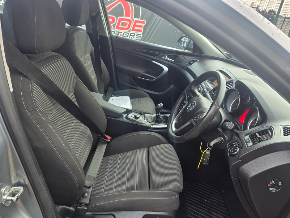 2013 Vauxhall Insignia - image 8