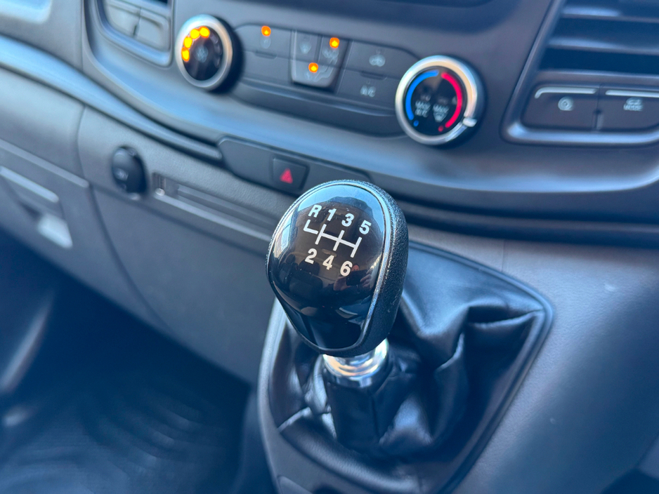 2021 Ford Transit Custom - image 24