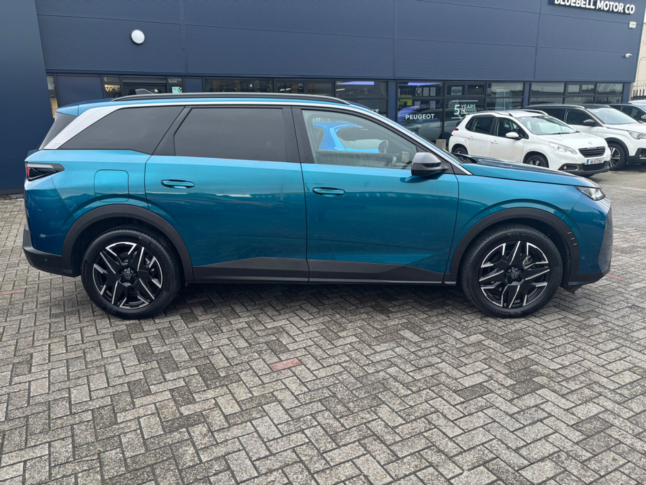 2025 Peugeot 5008 - image 3