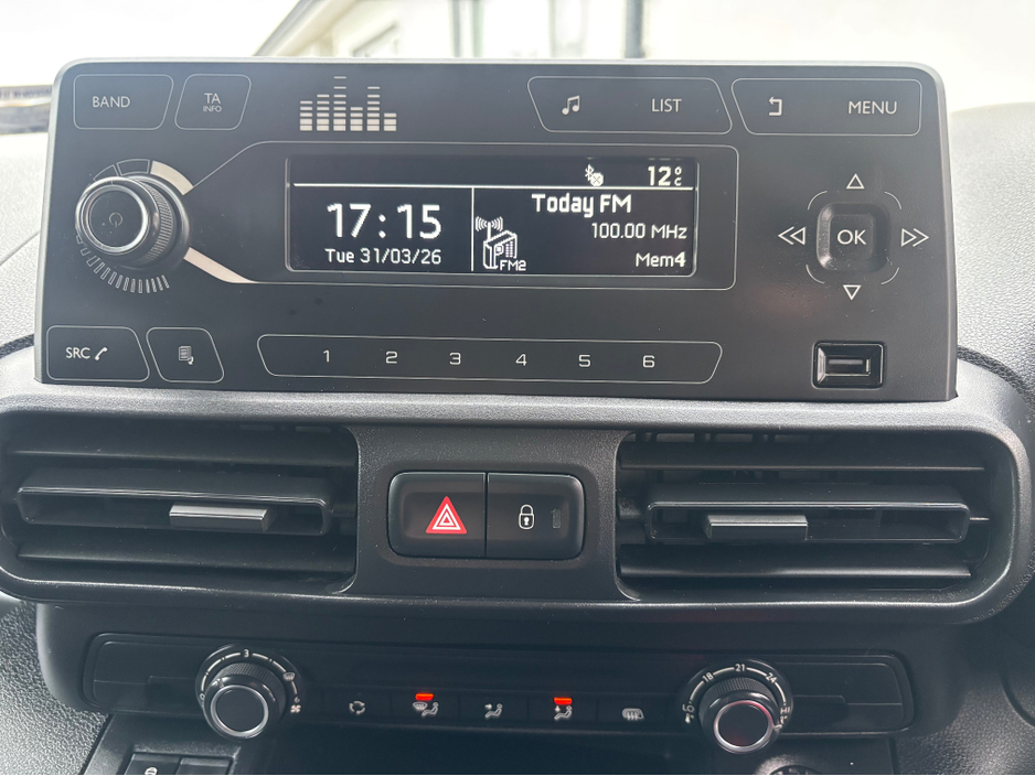 2021 Opel Combo - image 6