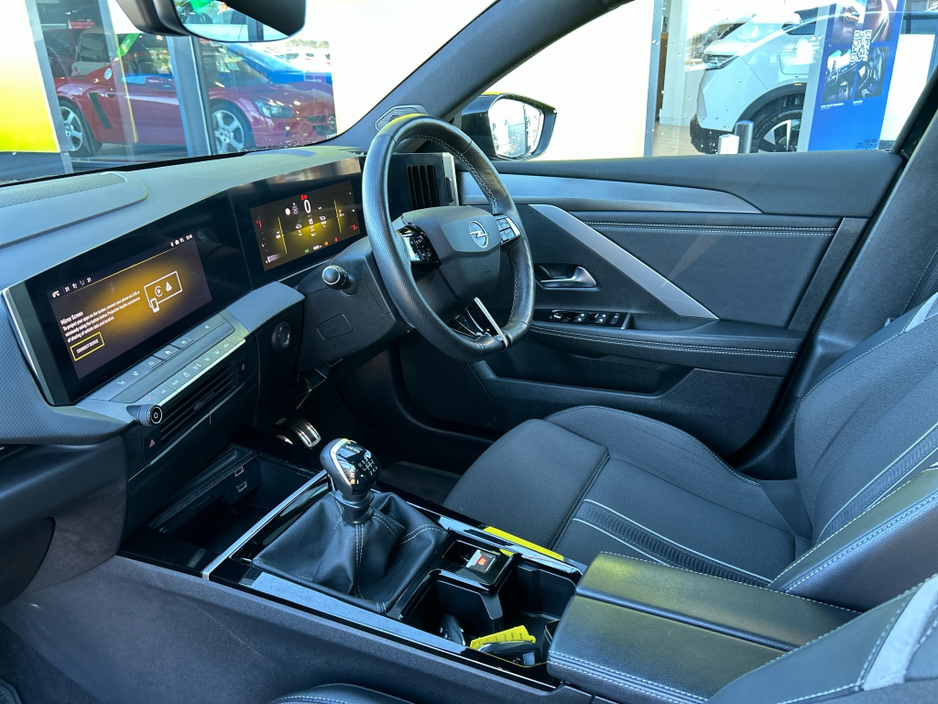 2023 Opel Astra - image 2