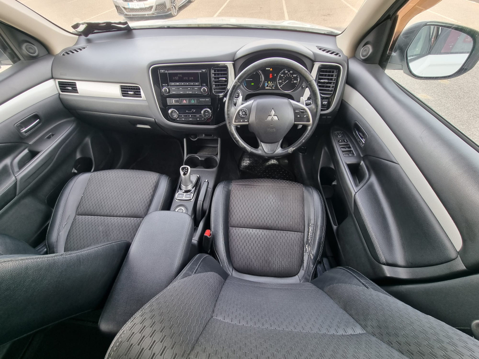 2015 Mitsubishi Outlander - image 20