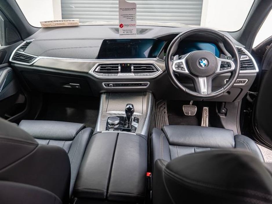 2020 BMW X5 - image 9