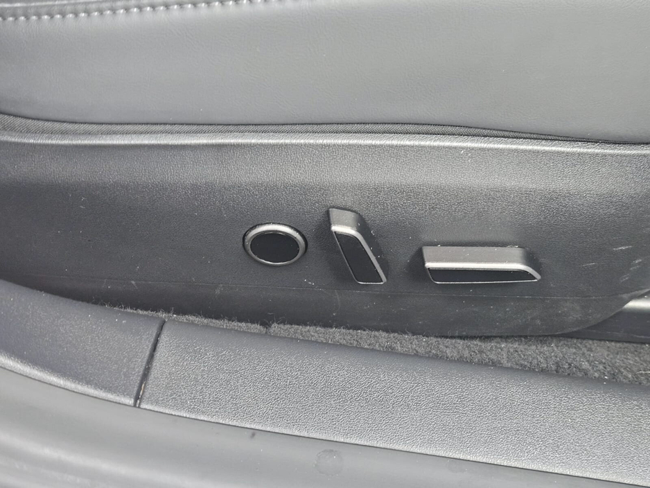 2023 Tesla Model 3 - image 9