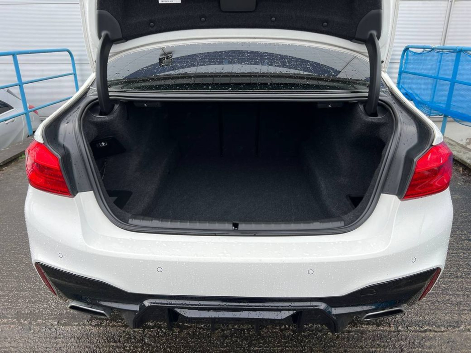 2017 BMW 5 Series - image 14