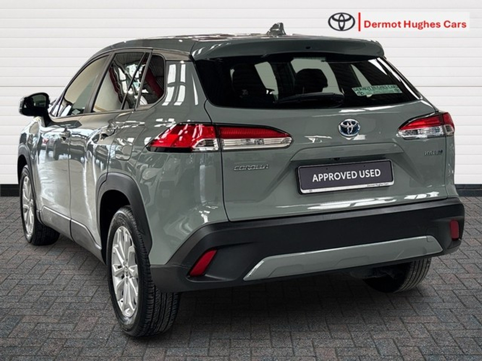 2024 Toyota Corolla Cross - image 2