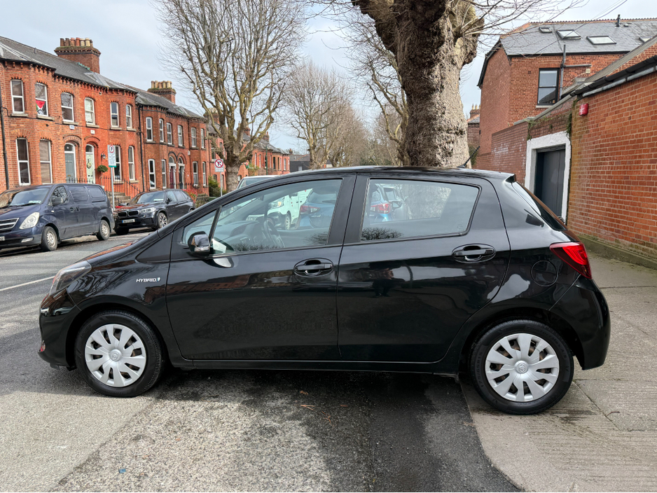 2017 Toyota Yaris - image 8