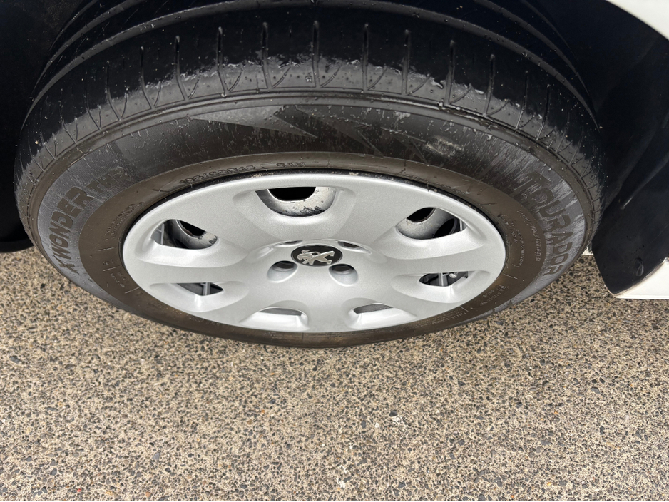 2016 Peugeot Partner - image 8