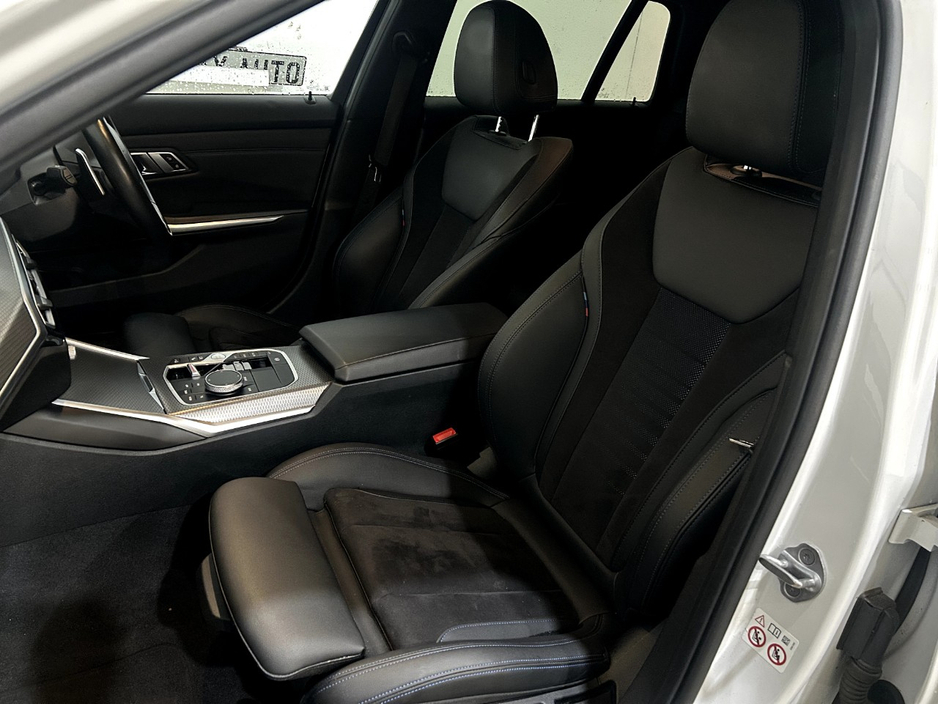 2023 BMW 3 Series - image 8