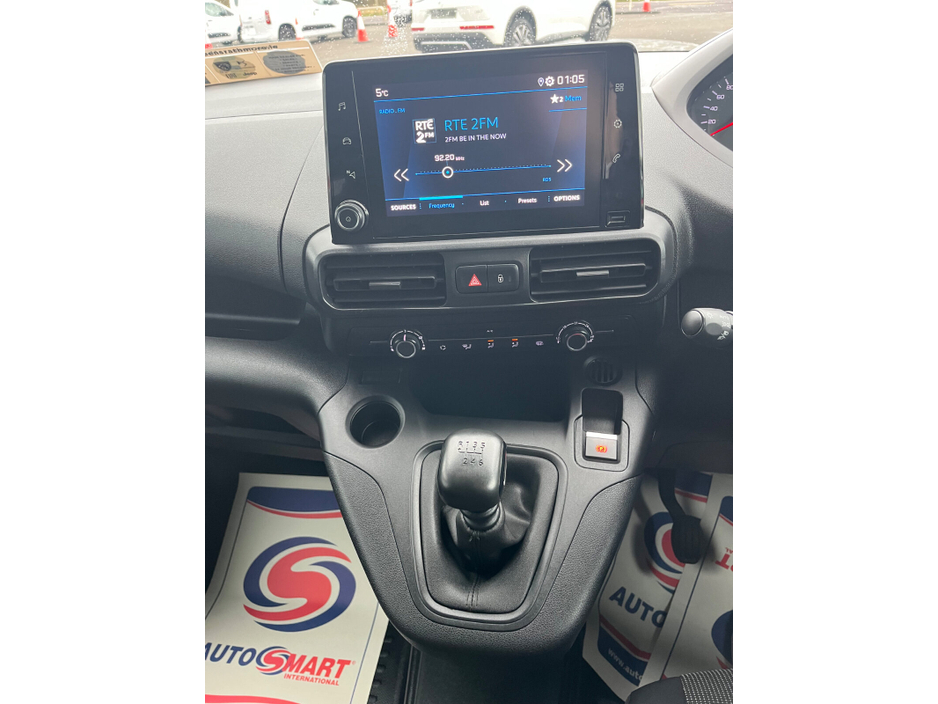 2024 Peugeot Partner 