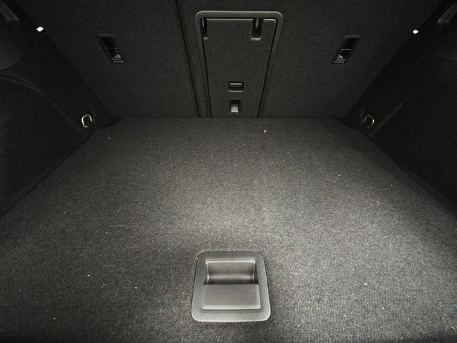 2021 Volkswagen Golf - image 10