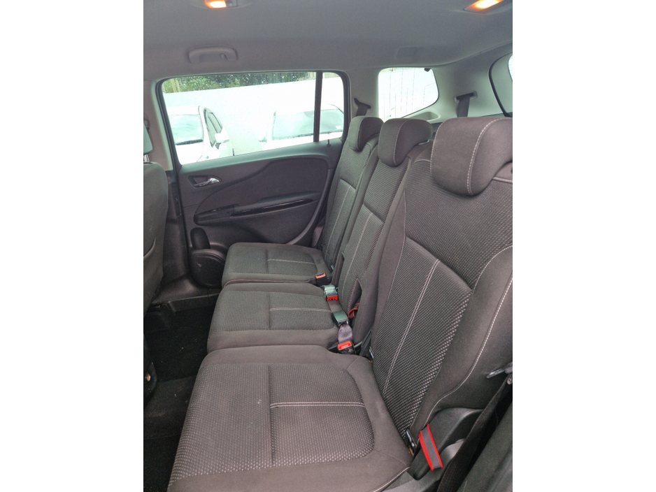 2016 Opel Zafira - image 11