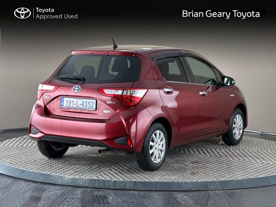 2019 Toyota Yaris - image 2