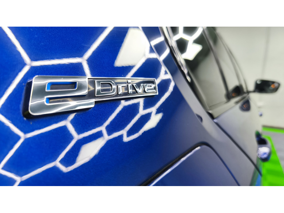 2018 BMW 5 Series - image 5