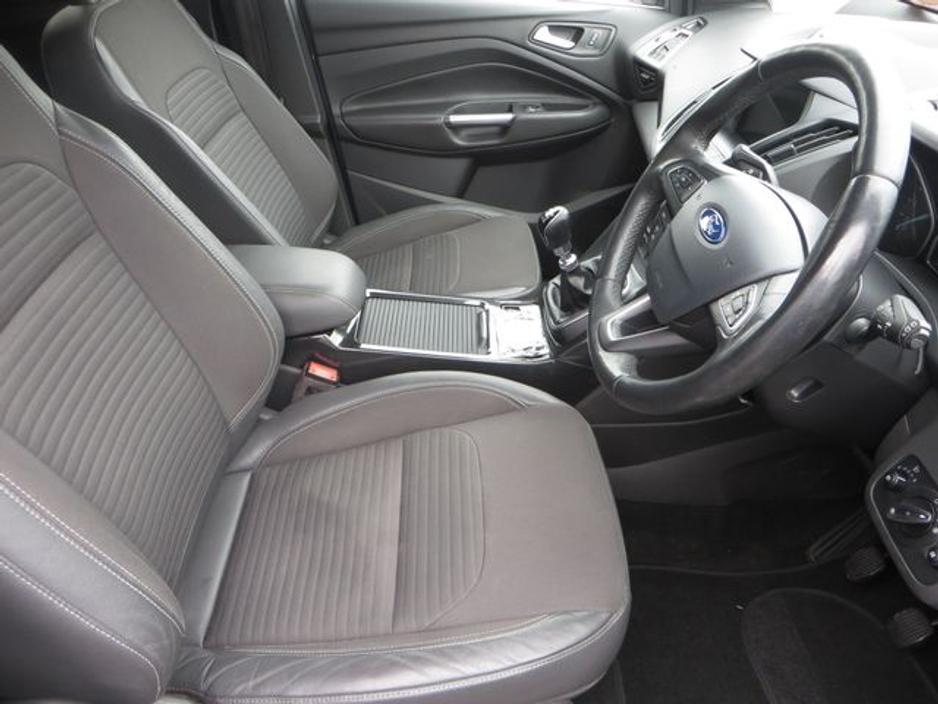 2018 Ford Kuga - image 12