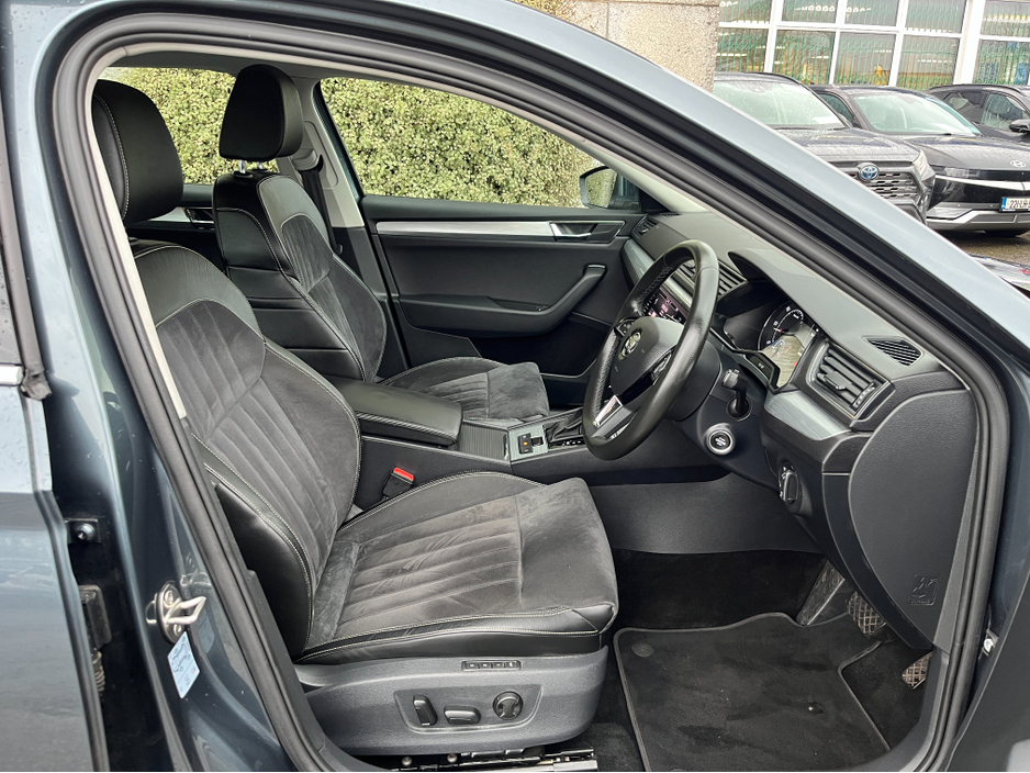 2020 Skoda Superb - image 10
