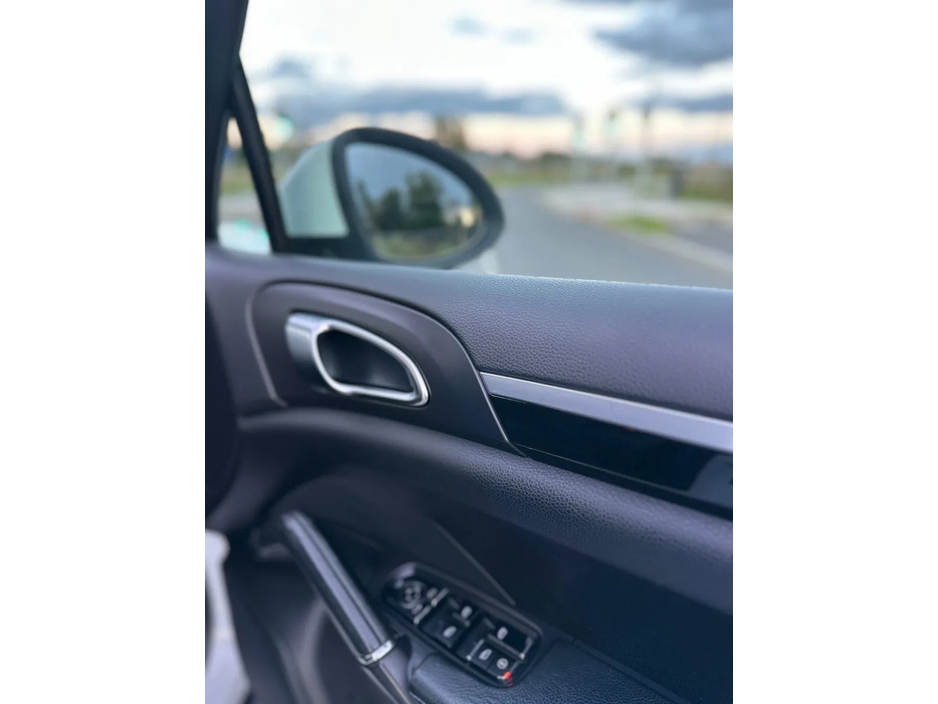 2012 Porsche Cayenne 3.0 V6 5DR 2ST €21,995