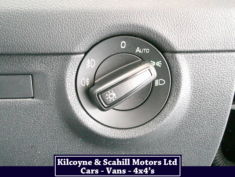 2020 Skoda Octavia - image 24