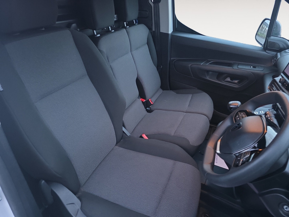 2024 Peugeot Partner  €18,658