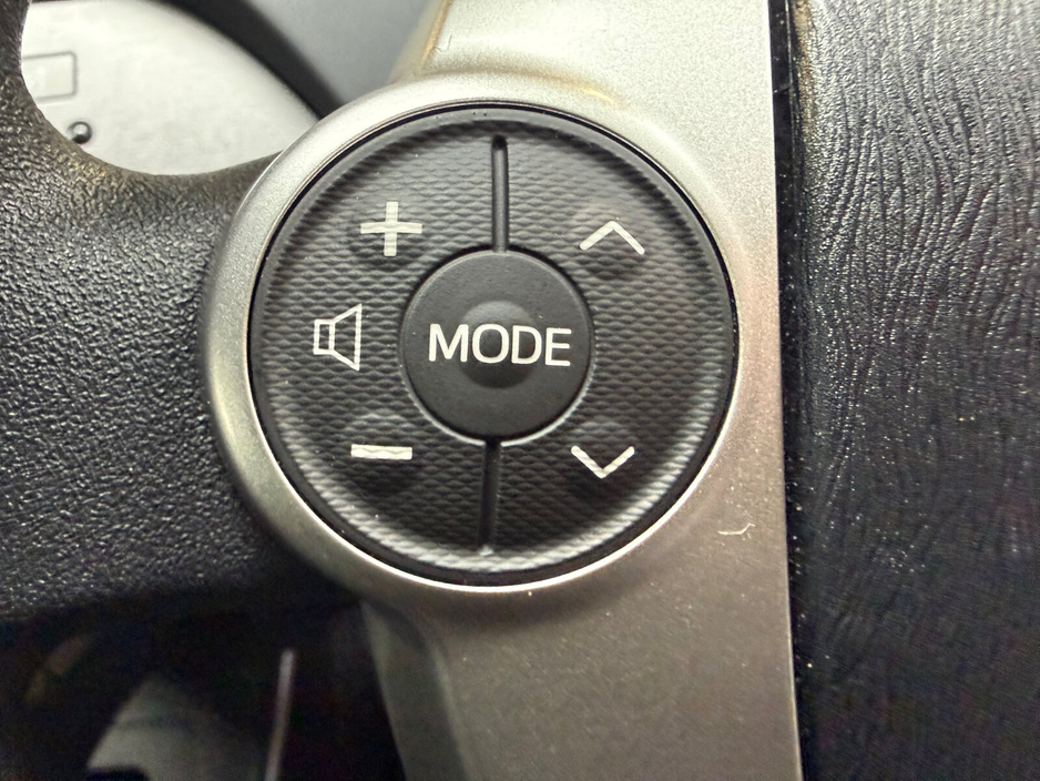 2015 Toyota Prius - image 15