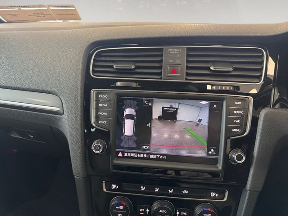 2015 Volkswagen Golf - image 14