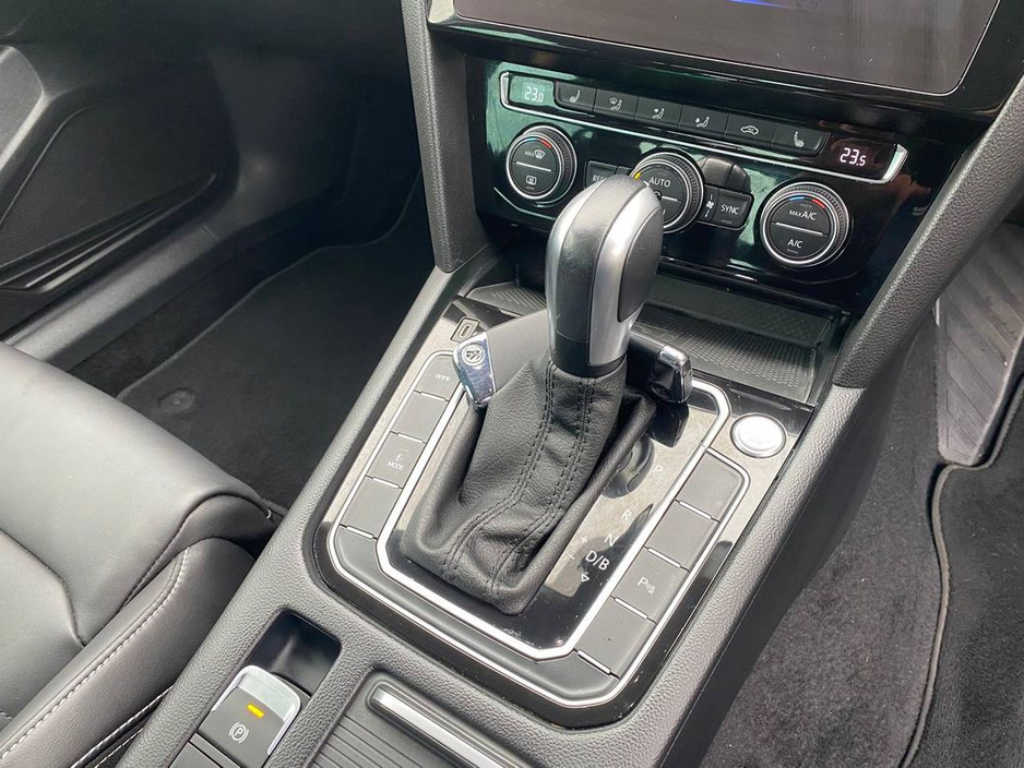 2020 Volkswagen Passat - image 11