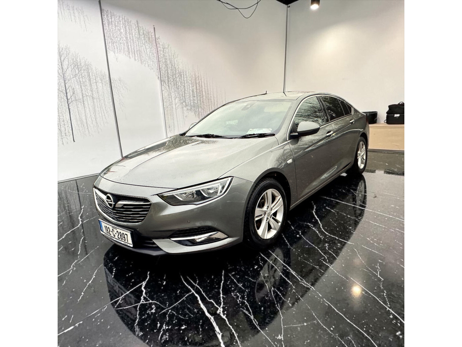 2019 Opel Insignia - image 13