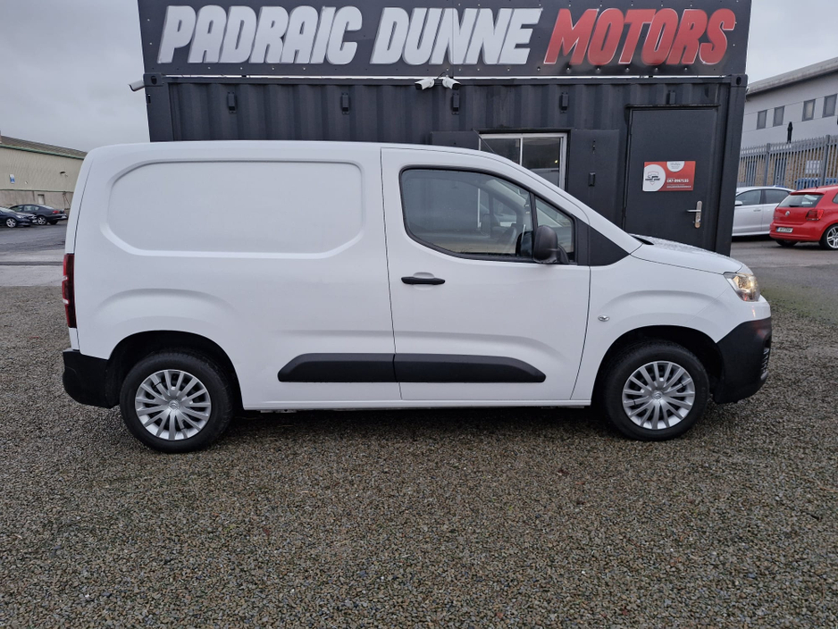 2022 Citroen Berlingo ENT BLUEHDI 100 MWB 6 650KG MY50 €13,450