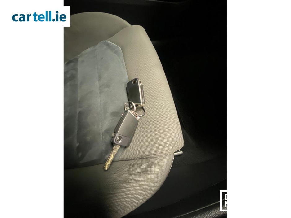 2016 Volkswagen Golf - image 16