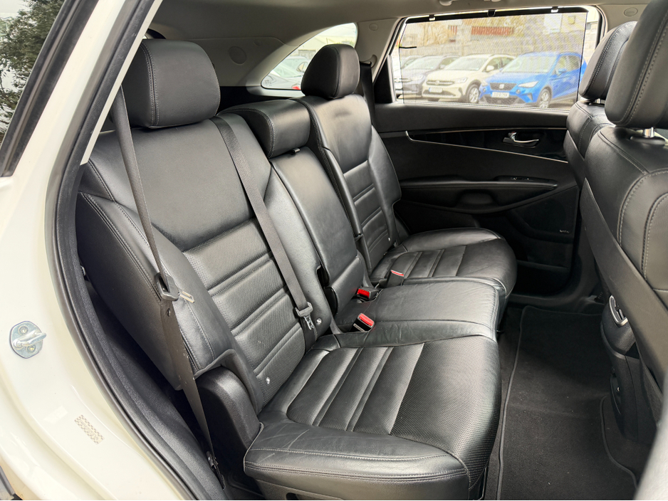 2016 Kia Sorento - image 23