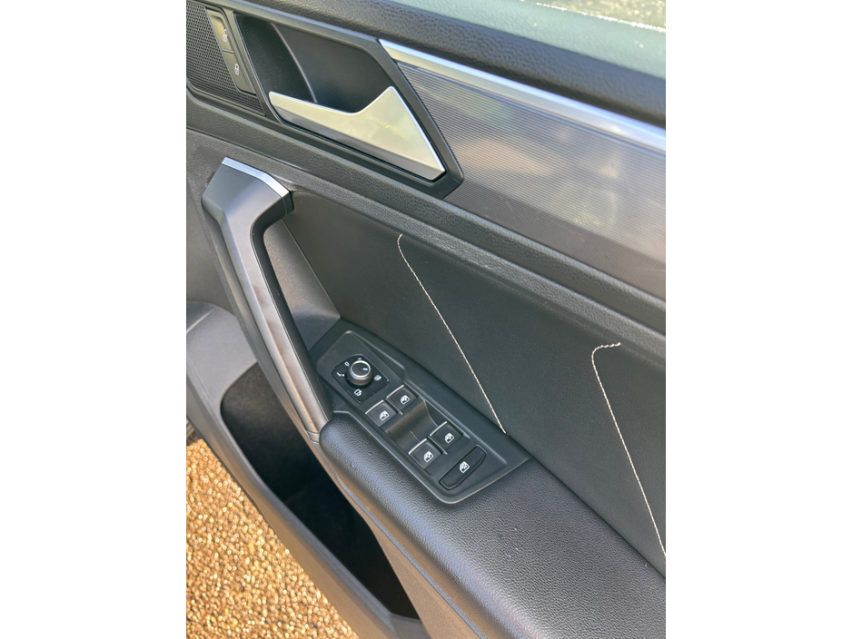 2019 Volkswagen Tiguan 2.0 TDI R-LINE TECH 4MO