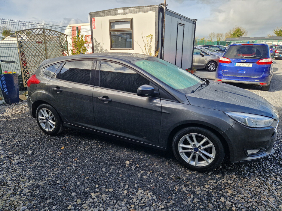 2016 Ford Focus - image 5